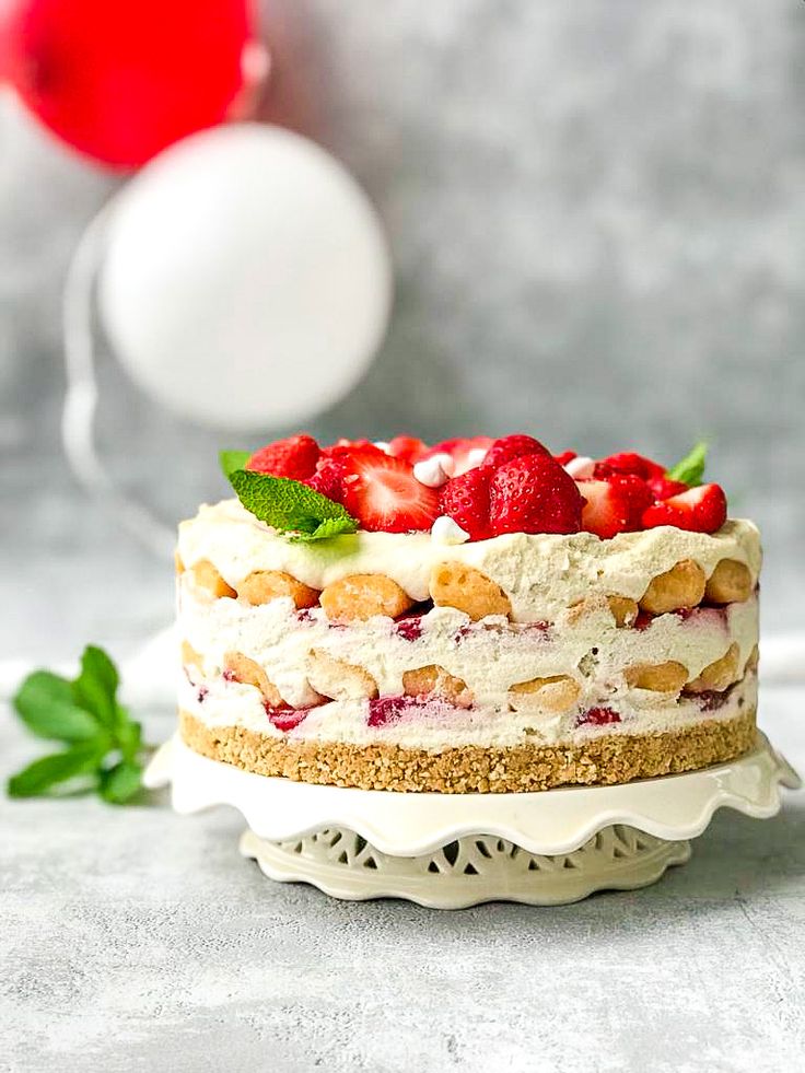 Aardbeien tiramisu taart - CookingQueens | Recept | Verjaardagstaart  recepten, Cake desserts, Taart