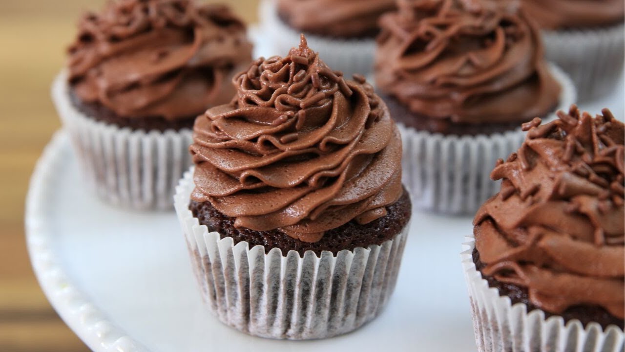 Perfecte vanille cupcakes met chocolade topping